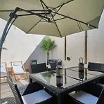 Bel Climatise Avec Terrasse Au Centre-ville De דירה