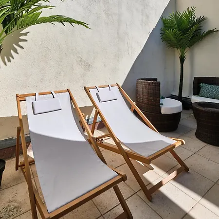 Bel Climatise Avec Terrasse Au Centre-ville De *