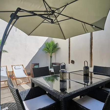Bel Climatise Avec Terrasse Au Centre-ville De Apartment