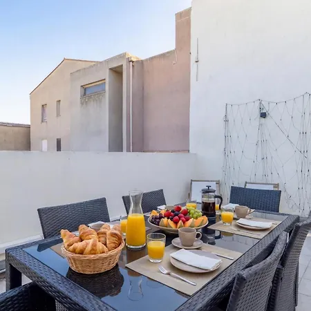 Bel Climatise Avec Terrasse Au Centre-ville De דירה *